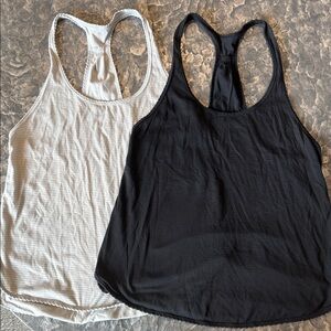 Lululemon Women's Black and White Racerback Tank Top Set sz 6